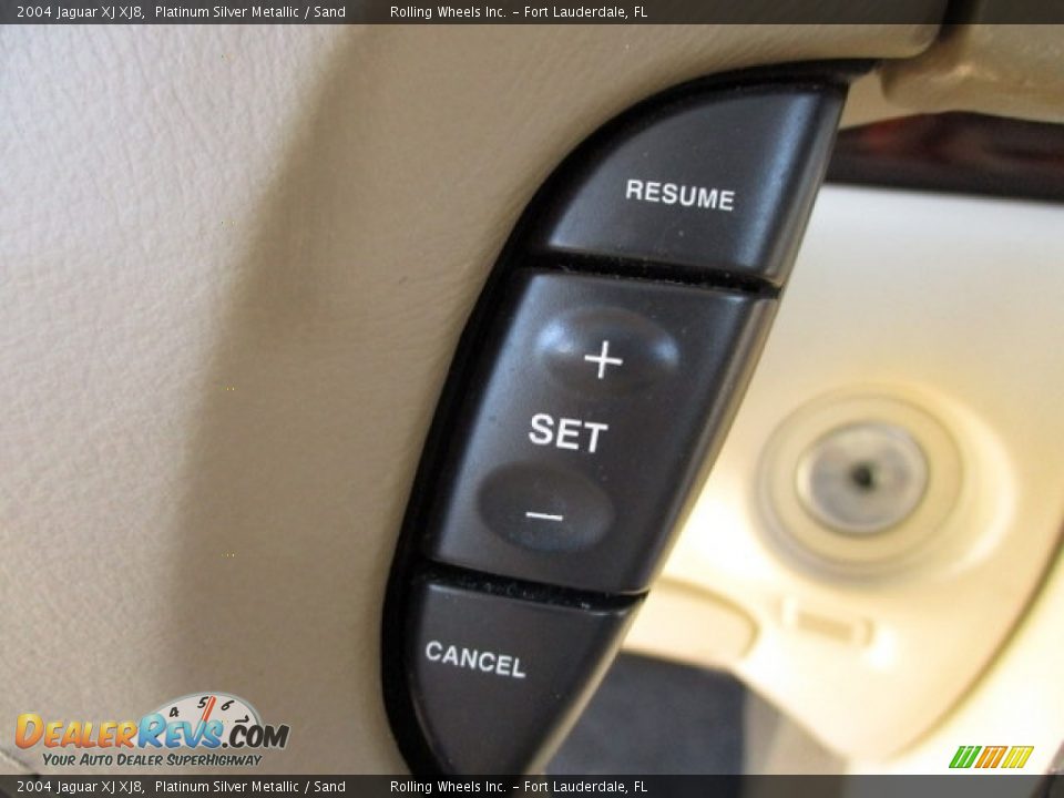 2004 Jaguar XJ XJ8 Platinum Silver Metallic / Sand Photo #34