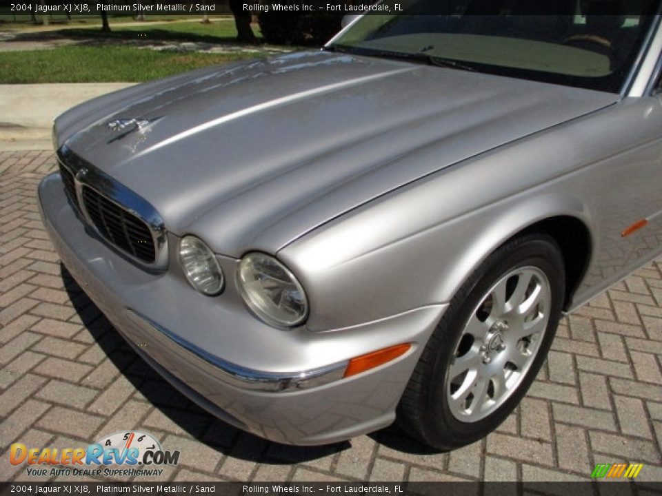 2004 Jaguar XJ XJ8 Platinum Silver Metallic / Sand Photo #35