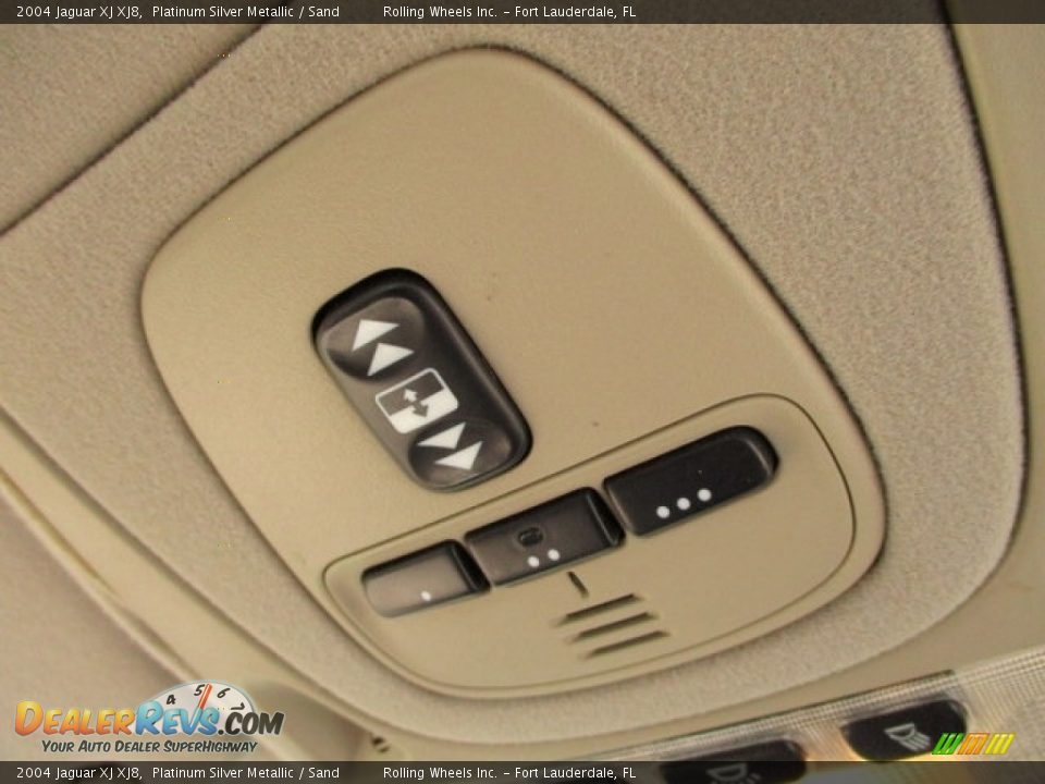 2004 Jaguar XJ XJ8 Platinum Silver Metallic / Sand Photo #36