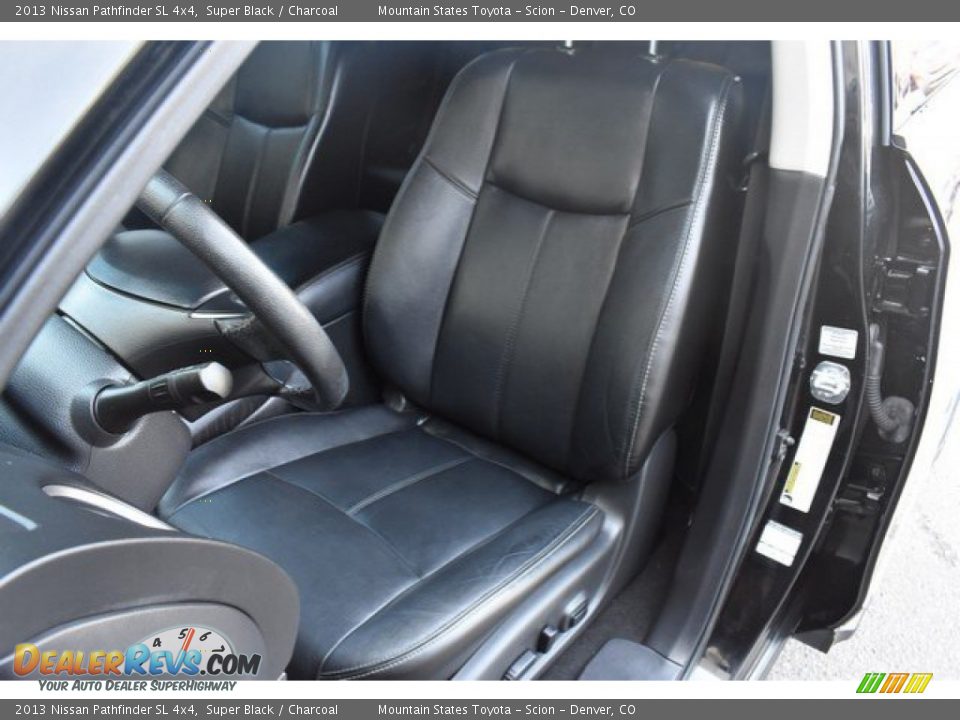 2013 Nissan Pathfinder SL 4x4 Super Black / Charcoal Photo #12
