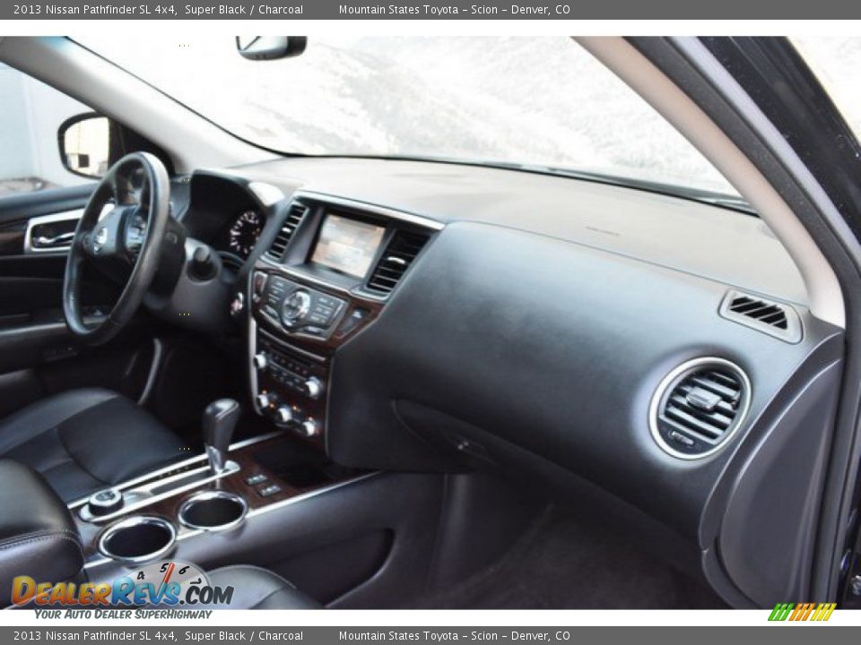 2013 Nissan Pathfinder SL 4x4 Super Black / Charcoal Photo #16