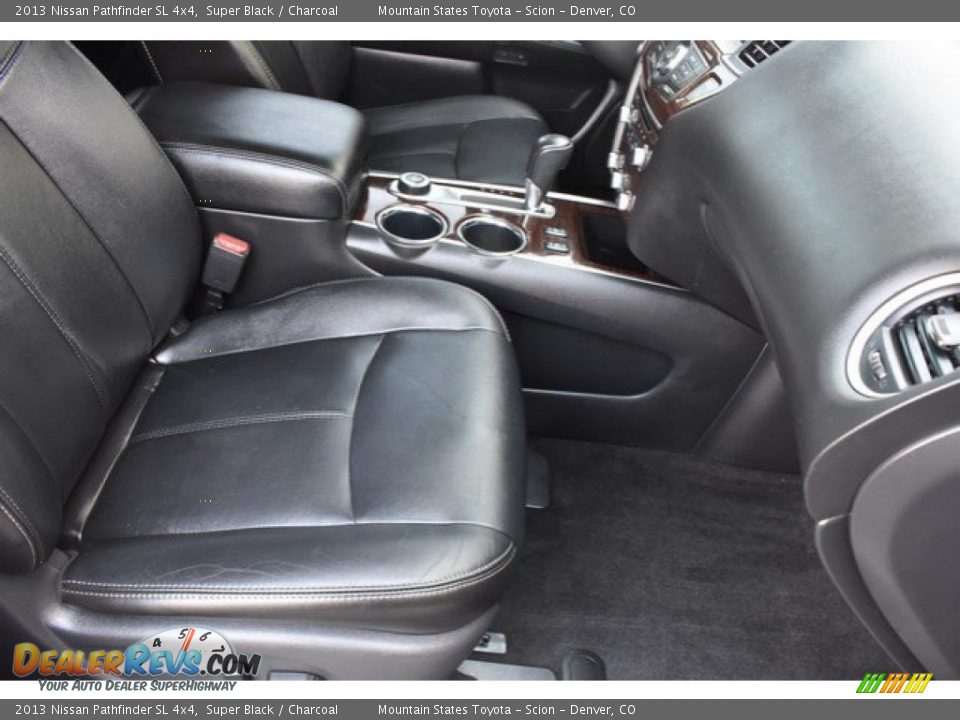 2013 Nissan Pathfinder SL 4x4 Super Black / Charcoal Photo #17