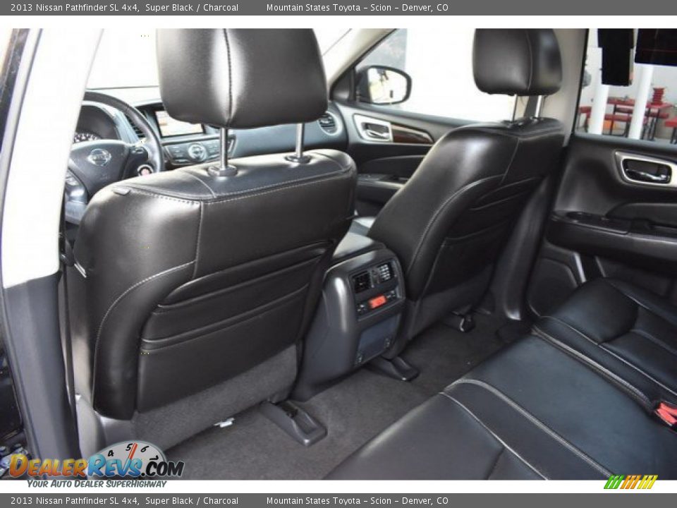 2013 Nissan Pathfinder SL 4x4 Super Black / Charcoal Photo #19