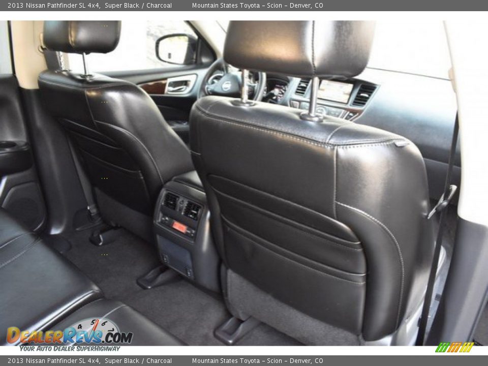 2013 Nissan Pathfinder SL 4x4 Super Black / Charcoal Photo #20