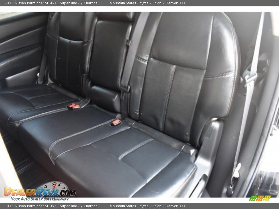 2013 Nissan Pathfinder SL 4x4 Super Black / Charcoal Photo #21