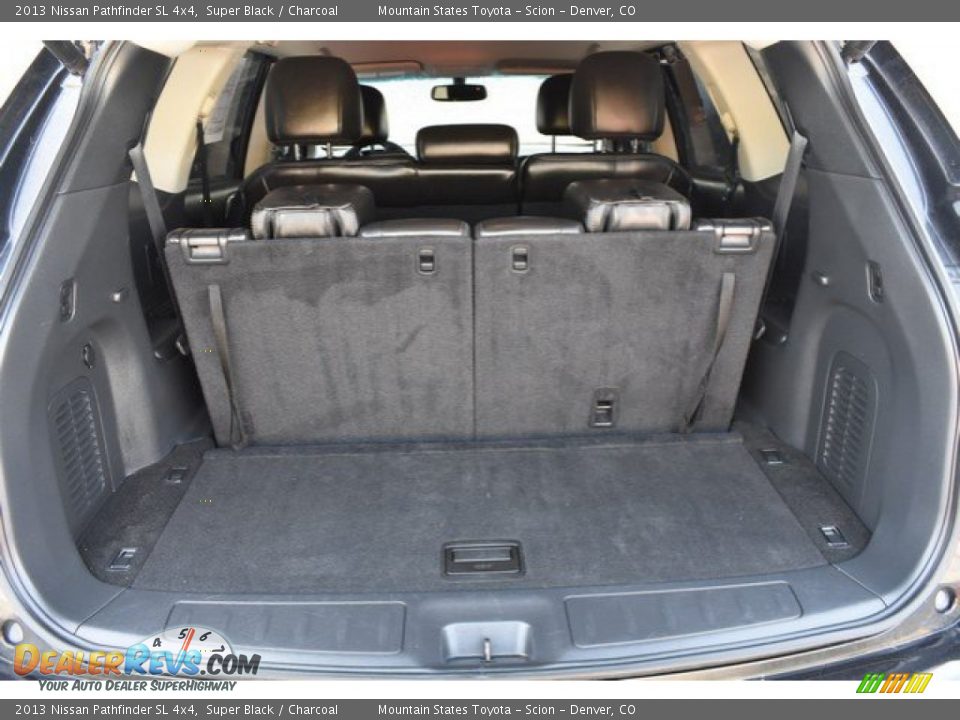 2013 Nissan Pathfinder SL 4x4 Super Black / Charcoal Photo #27