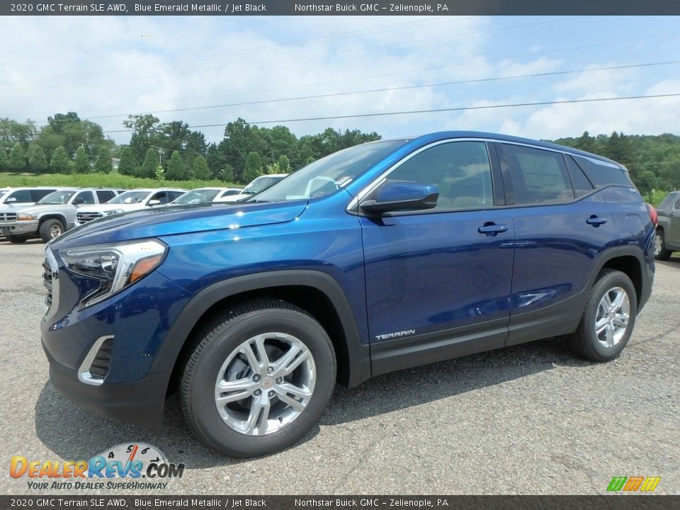 Front 3/4 View of 2020 GMC Terrain SLE AWD Photo #1