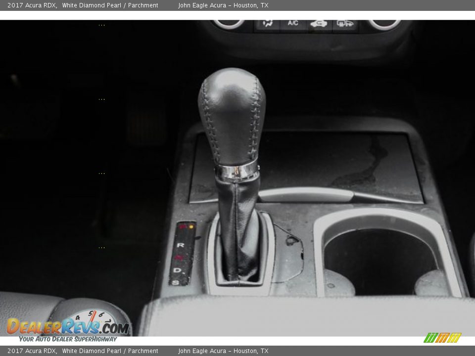 2017 Acura RDX White Diamond Pearl / Parchment Photo #32