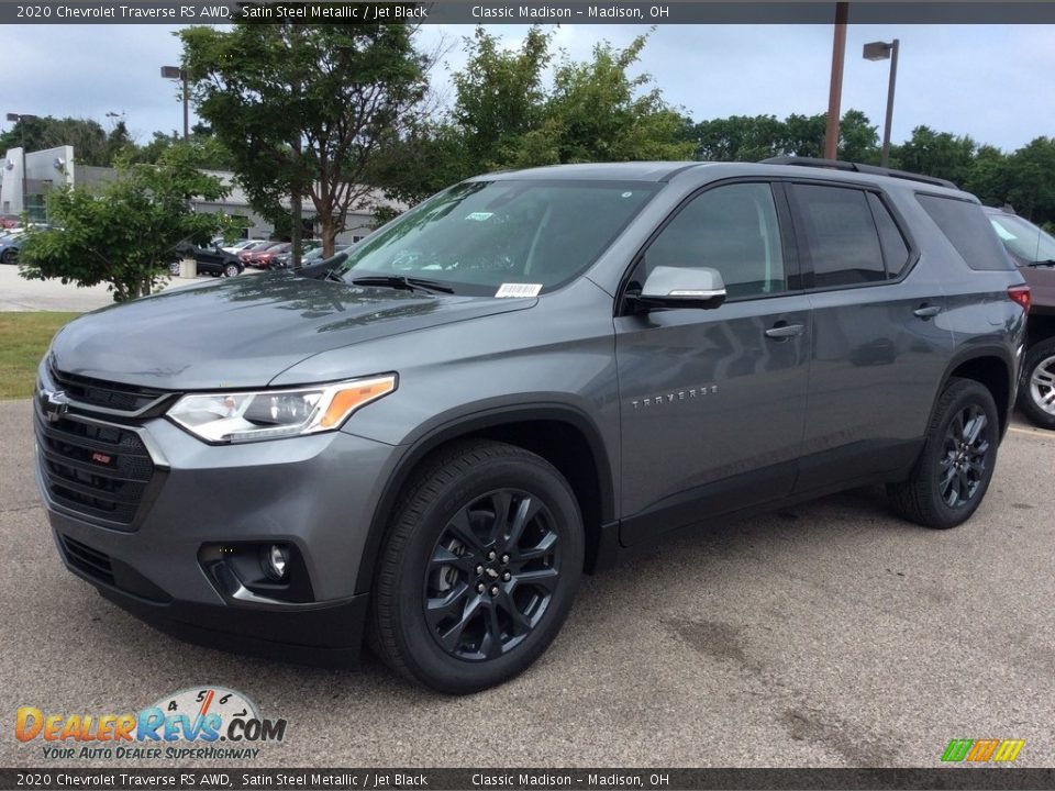 Front 3/4 View of 2020 Chevrolet Traverse RS AWD Photo #3