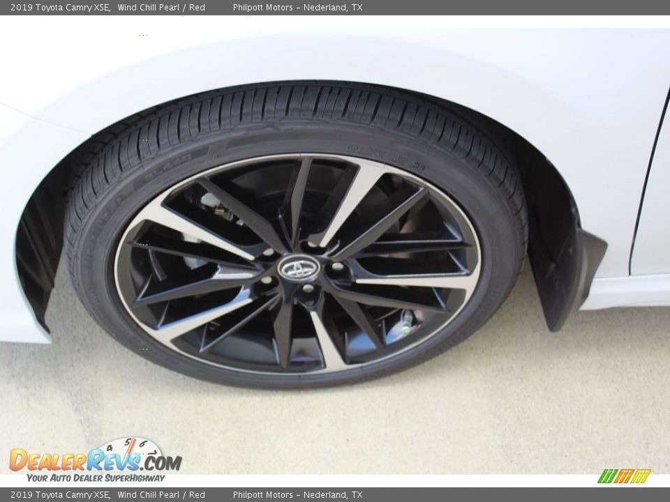 2019 Toyota Camry XSE Wind Chill Pearl / Red Photo #5