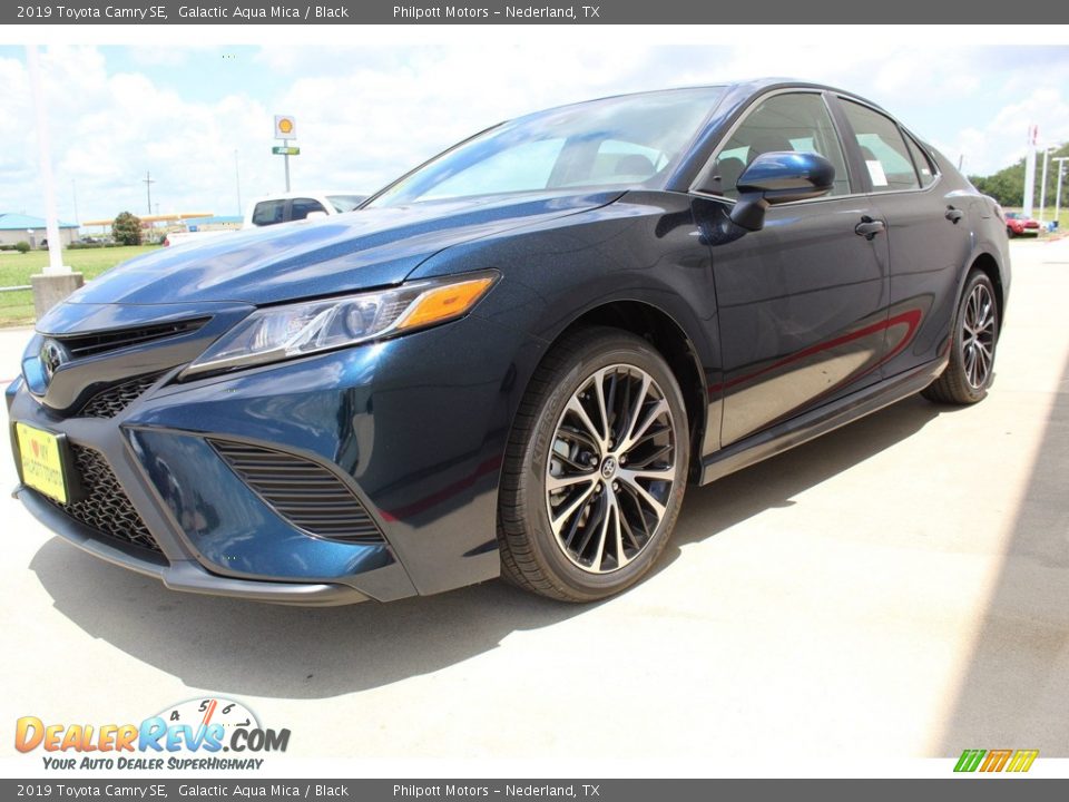 2019 Toyota Camry SE Galactic Aqua Mica / Black Photo #4