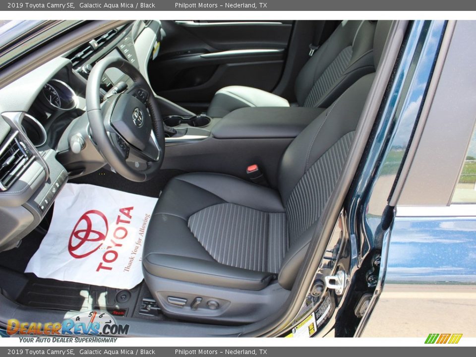 2019 Toyota Camry SE Galactic Aqua Mica / Black Photo #10