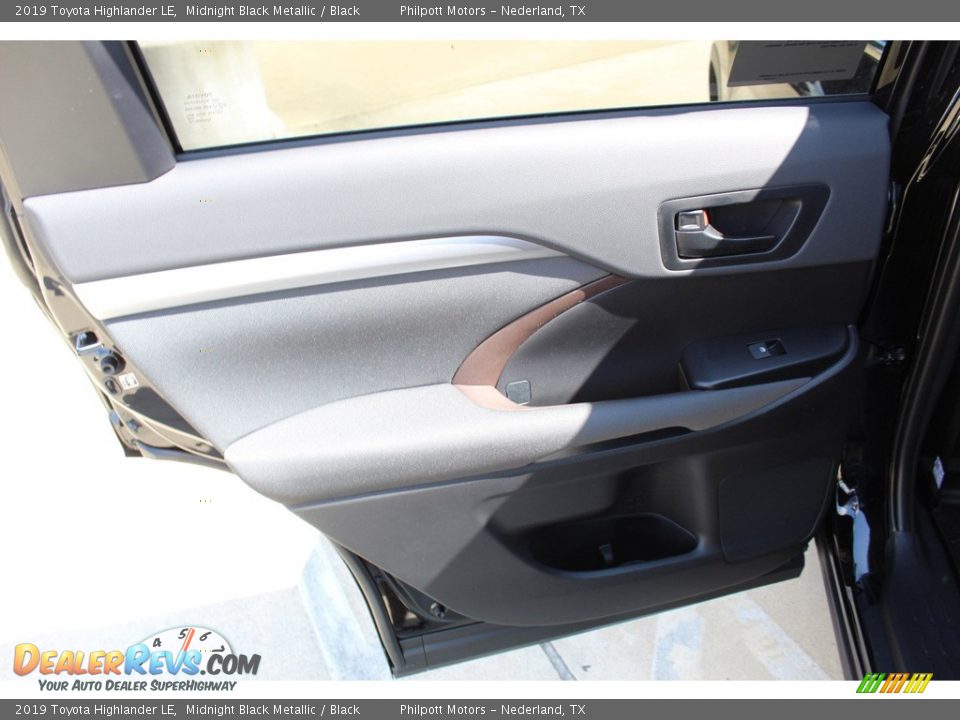 2019 Toyota Highlander LE Midnight Black Metallic / Black Photo #18