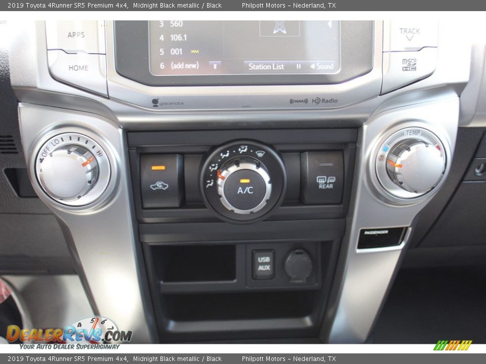 2019 Toyota 4Runner SR5 Premium 4x4 Midnight Black metallic / Black Photo #17