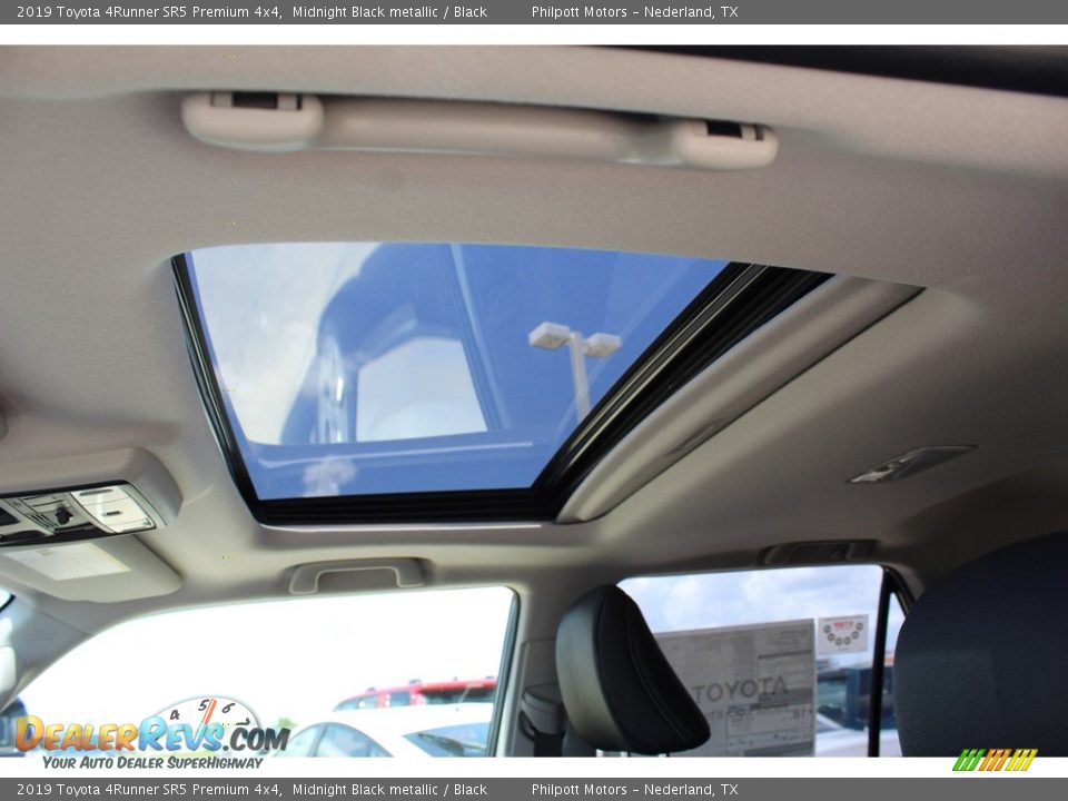 2019 Toyota 4Runner SR5 Premium 4x4 Midnight Black metallic / Black Photo #19