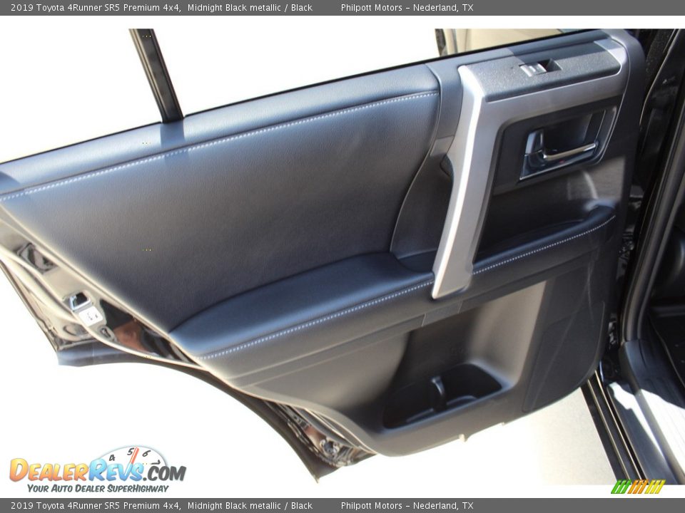 2019 Toyota 4Runner SR5 Premium 4x4 Midnight Black metallic / Black Photo #20