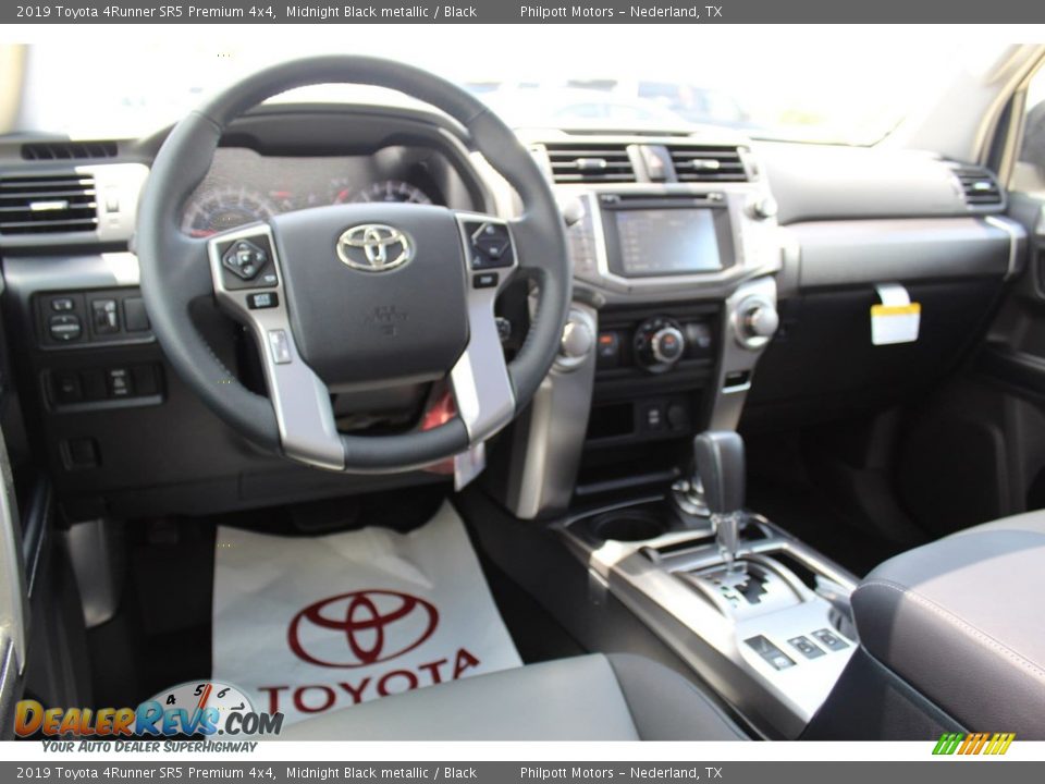 2019 Toyota 4Runner SR5 Premium 4x4 Midnight Black metallic / Black Photo #22
