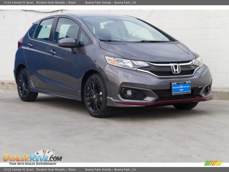 Front 3/4 View of 2019 Honda Fit Sport Photo #1