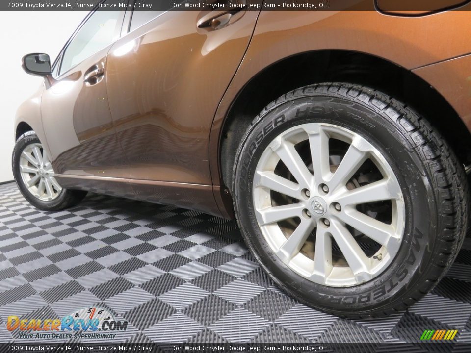 2009 Toyota Venza I4 Sunset Bronze Mica / Gray Photo #10