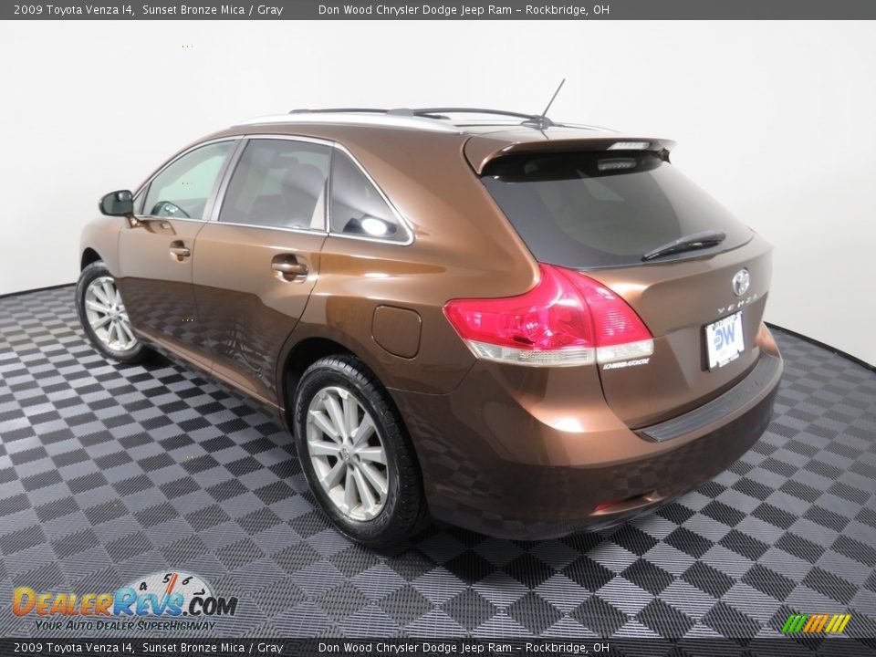 2009 Toyota Venza I4 Sunset Bronze Mica / Gray Photo #11