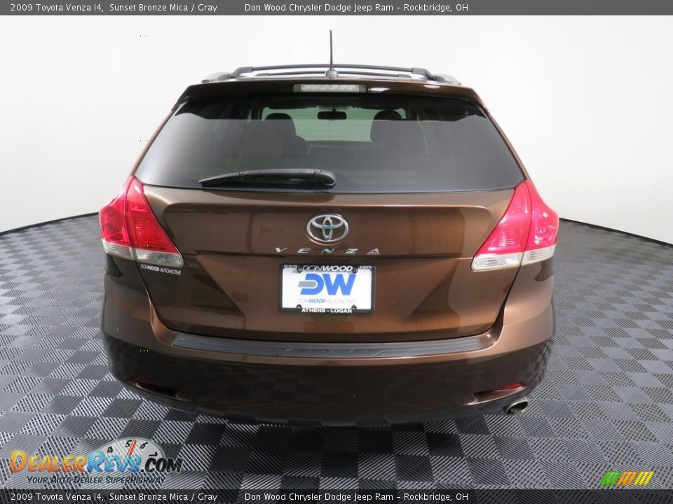 2009 Toyota Venza I4 Sunset Bronze Mica / Gray Photo #12