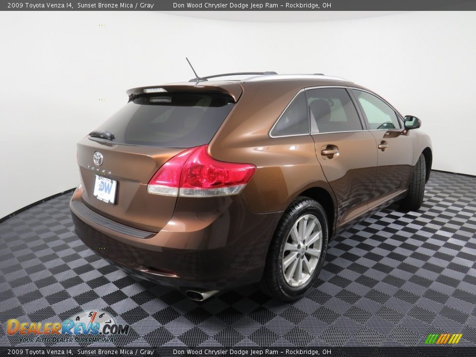 2009 Toyota Venza I4 Sunset Bronze Mica / Gray Photo #16