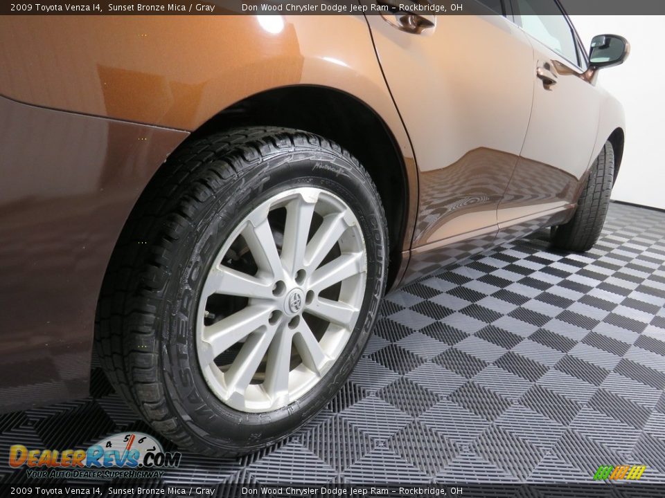 2009 Toyota Venza I4 Sunset Bronze Mica / Gray Photo #17