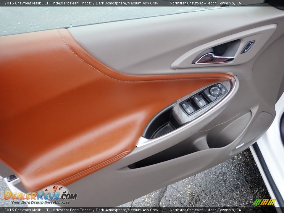 2016 Chevrolet Malibu LT Iridescent Pearl Tricoat / Dark Atmosphere/Medium Ash Gray Photo #24