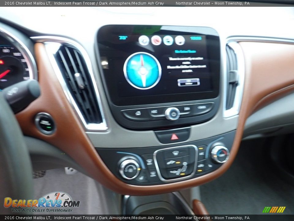 2016 Chevrolet Malibu LT Iridescent Pearl Tricoat / Dark Atmosphere/Medium Ash Gray Photo #27