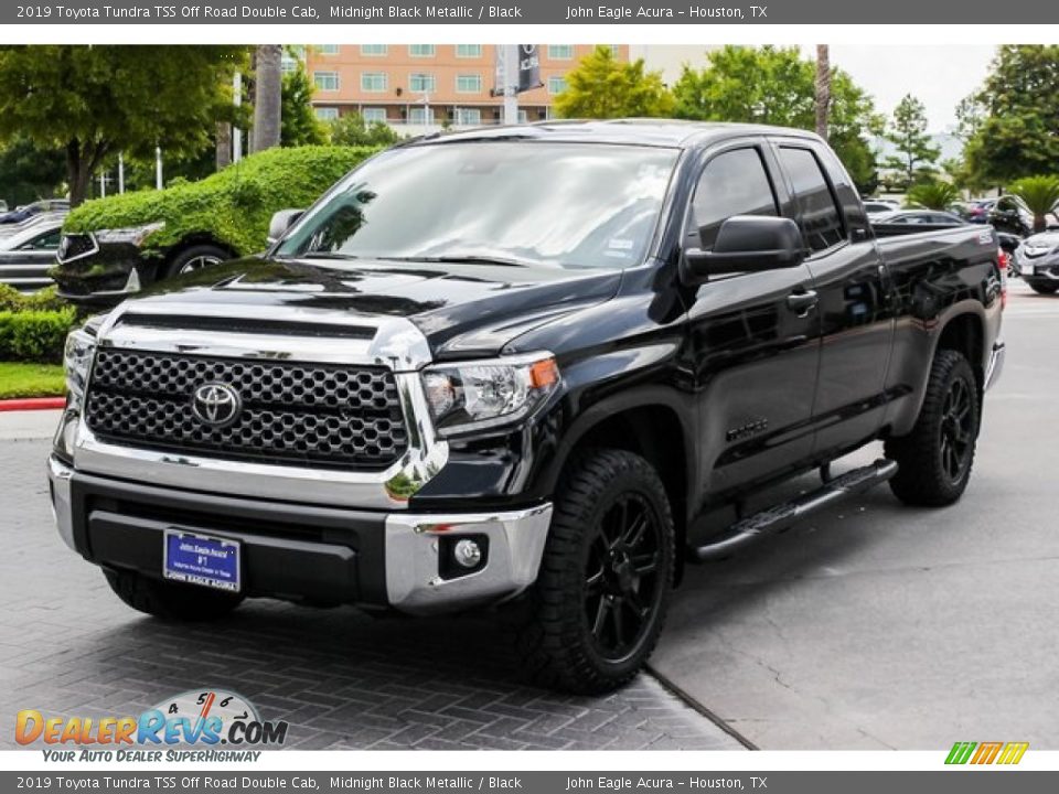 Front 3/4 View of 2019 Toyota Tundra TSS Off Road Double Cab Photo #3