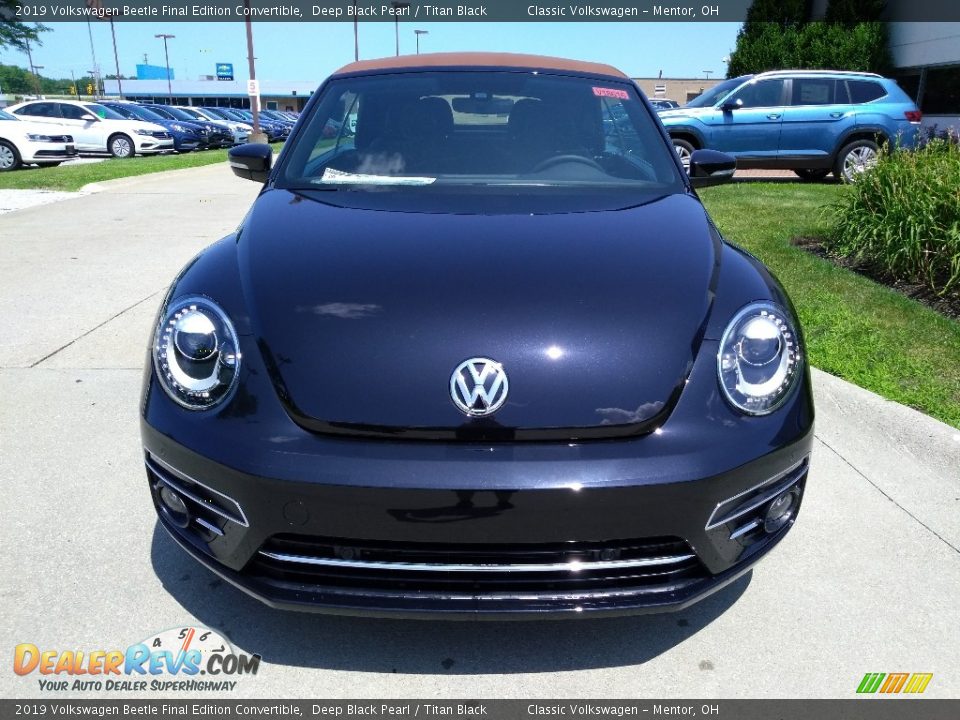 2019 Volkswagen Beetle Final Edition Convertible Deep Black Pearl / Titan Black Photo #2