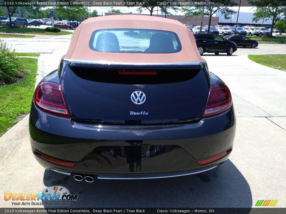 2019 Volkswagen Beetle Final Edition Convertible Deep Black Pearl / Titan Black Photo #5