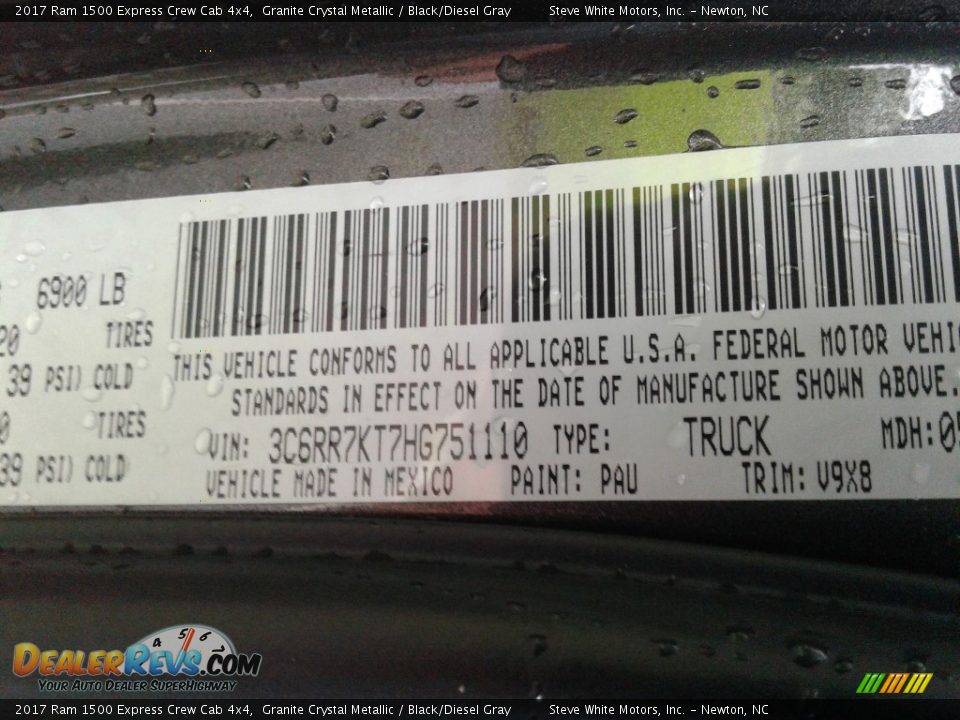 2017 Ram 1500 Express Crew Cab 4x4 Granite Crystal Metallic / Black/Diesel Gray Photo #26