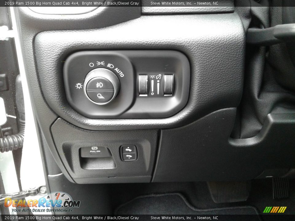 2019 Ram 1500 Big Horn Quad Cab 4x4 Bright White / Black/Diesel Gray Photo #15