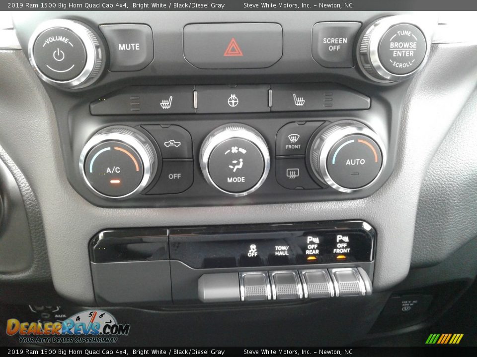 2019 Ram 1500 Big Horn Quad Cab 4x4 Bright White / Black/Diesel Gray Photo #27