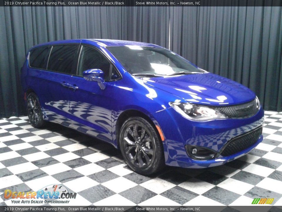 2019 Chrysler Pacifica Touring Plus Ocean Blue Metallic / Black/Black Photo #4