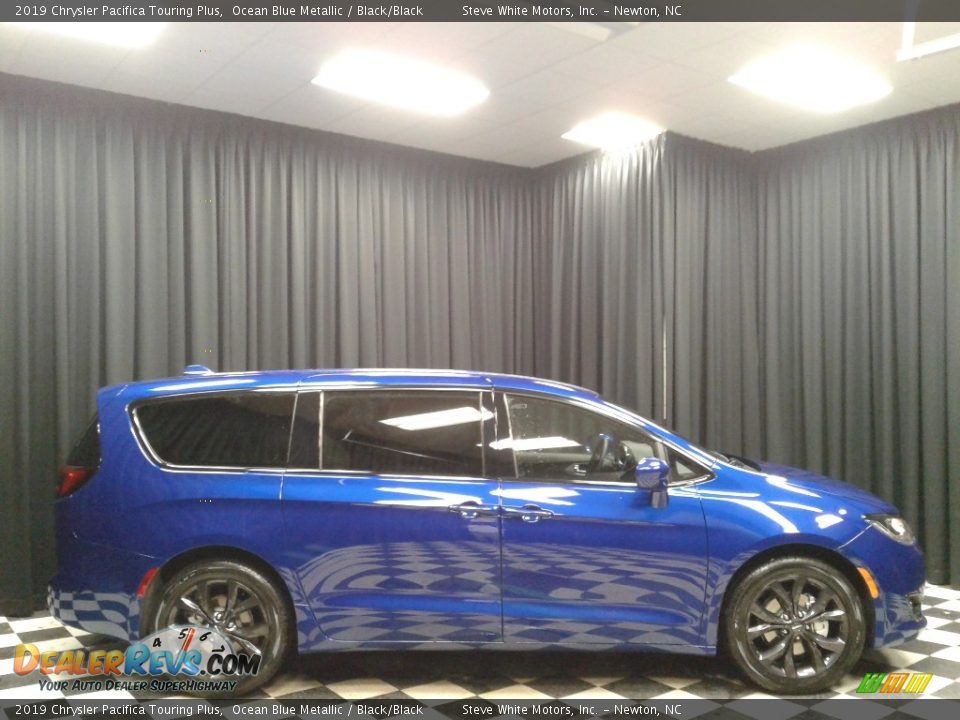 2019 Chrysler Pacifica Touring Plus Ocean Blue Metallic / Black/Black Photo #5