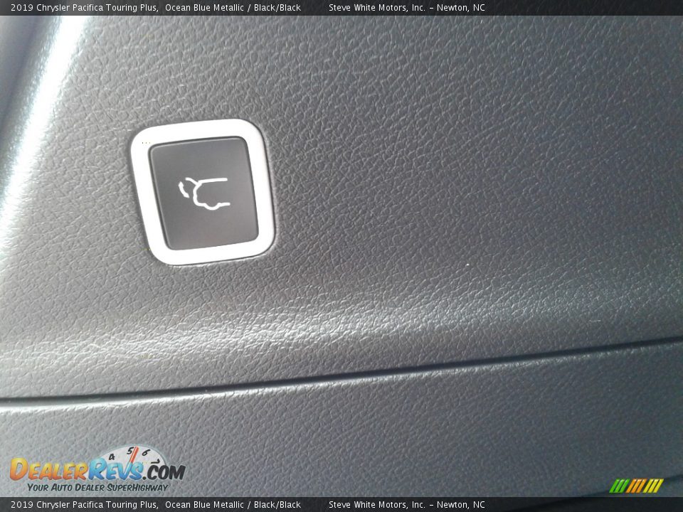 2019 Chrysler Pacifica Touring Plus Ocean Blue Metallic / Black/Black Photo #13