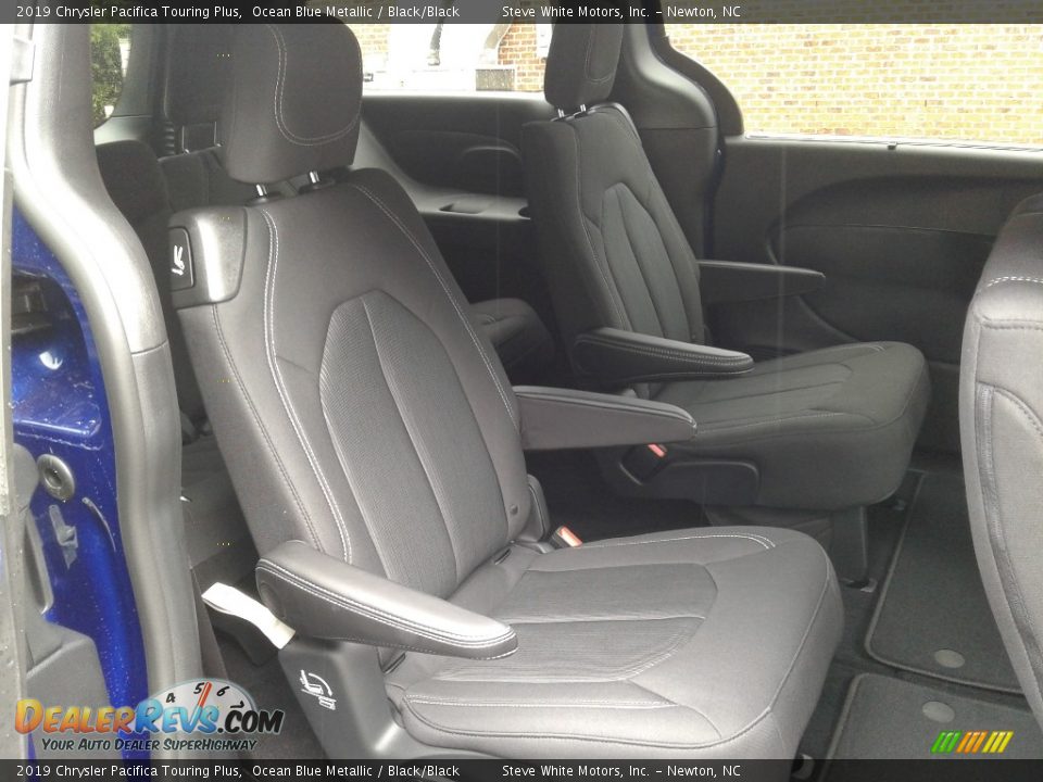 2019 Chrysler Pacifica Touring Plus Ocean Blue Metallic / Black/Black Photo #17
