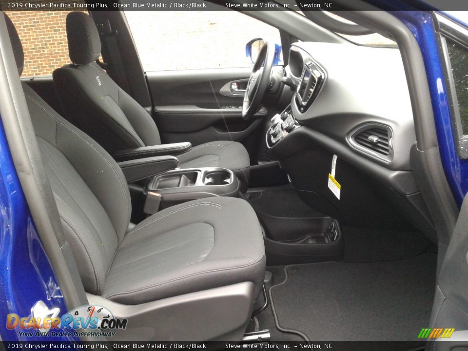 2019 Chrysler Pacifica Touring Plus Ocean Blue Metallic / Black/Black Photo #18