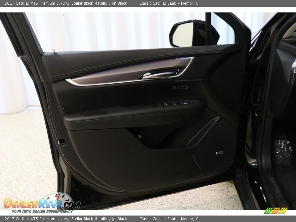 2017 Cadillac XT5 Premium Luxury Stellar Black Metallic / Jet Black Photo #4