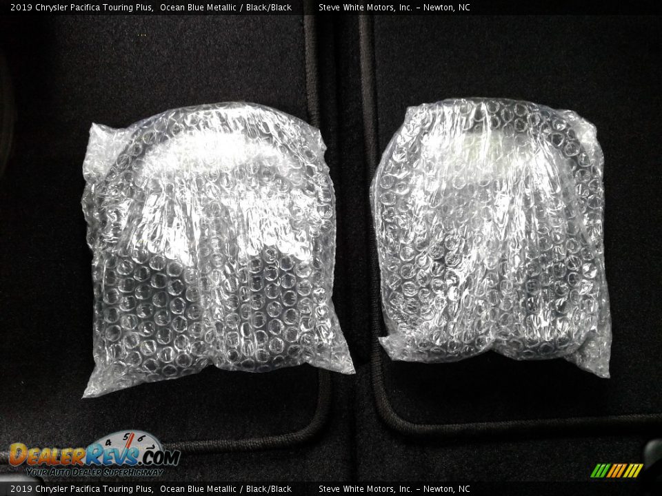 2019 Chrysler Pacifica Touring Plus Ocean Blue Metallic / Black/Black Photo #35