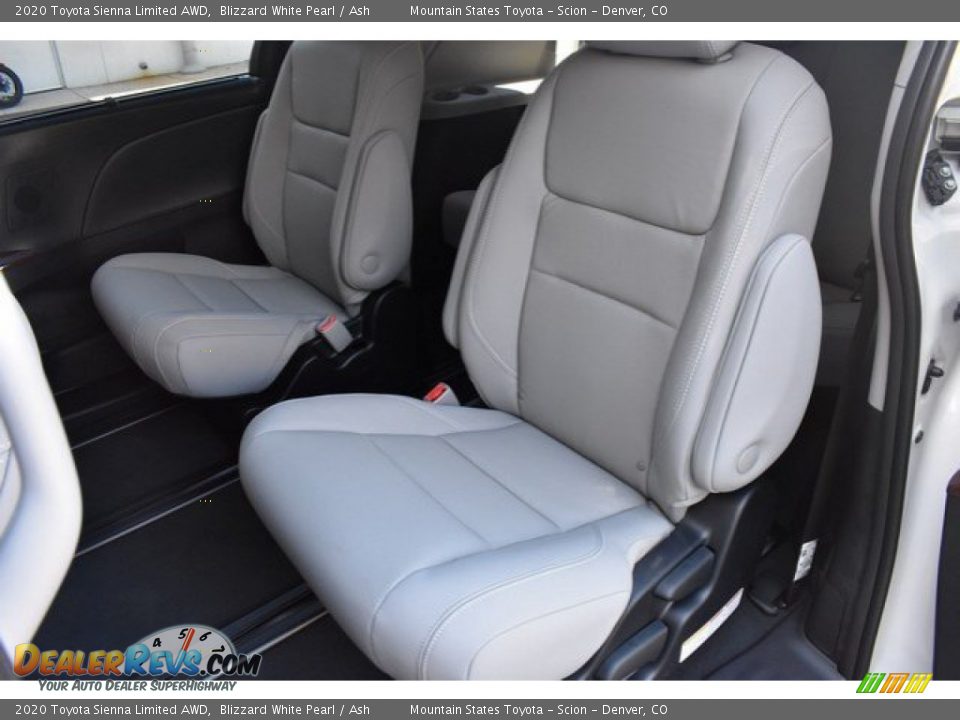 2020 Toyota Sienna Limited AWD Blizzard White Pearl / Ash Photo #10