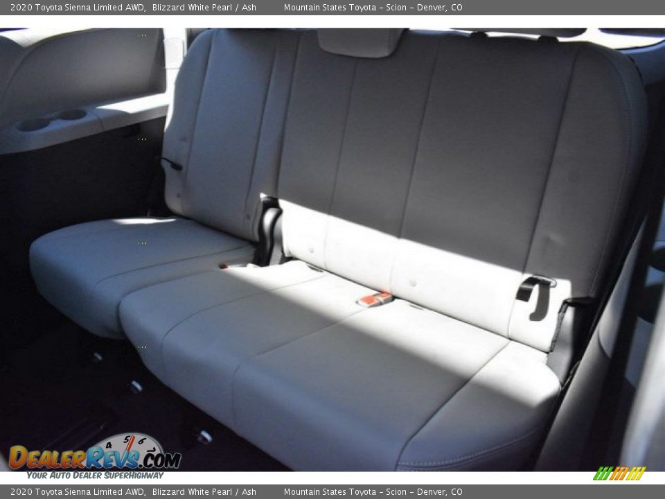 2020 Toyota Sienna Limited AWD Blizzard White Pearl / Ash Photo #12