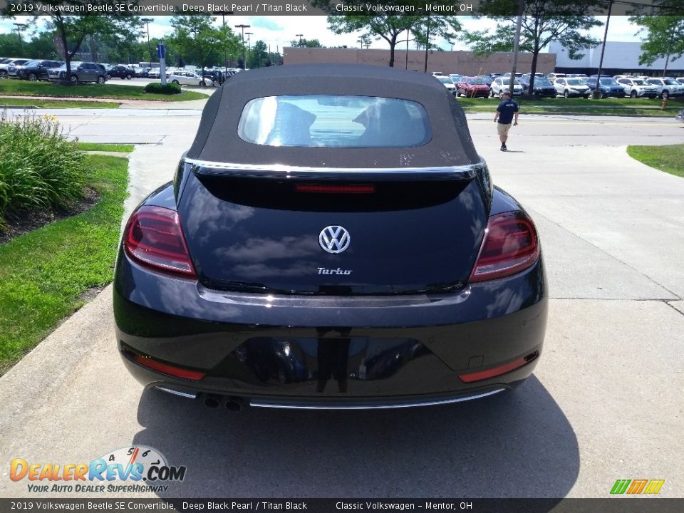 2019 Volkswagen Beetle SE Convertible Deep Black Pearl / Titan Black Photo #5