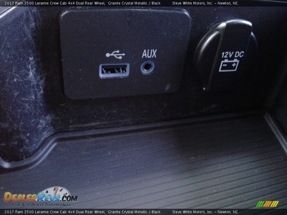 2017 Ram 3500 Laramie Crew Cab 4x4 Dual Rear Wheel Granite Crystal Metallic / Black Photo #30