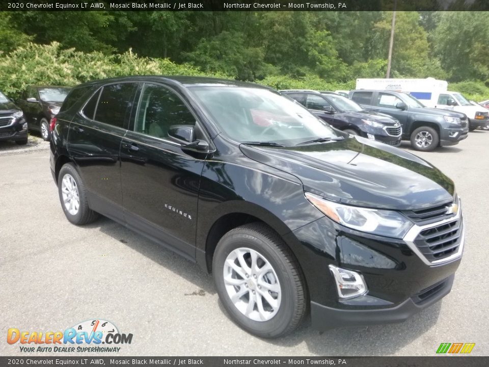 Front 3/4 View of 2020 Chevrolet Equinox LT AWD Photo #7