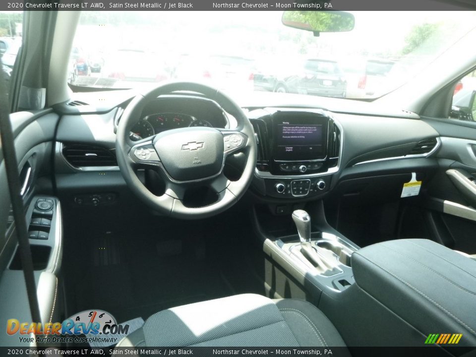 Dashboard of 2020 Chevrolet Traverse LT AWD Photo #13