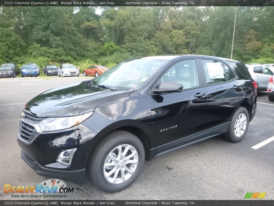 Front 3/4 View of 2020 Chevrolet Equinox LS AWD Photo #1