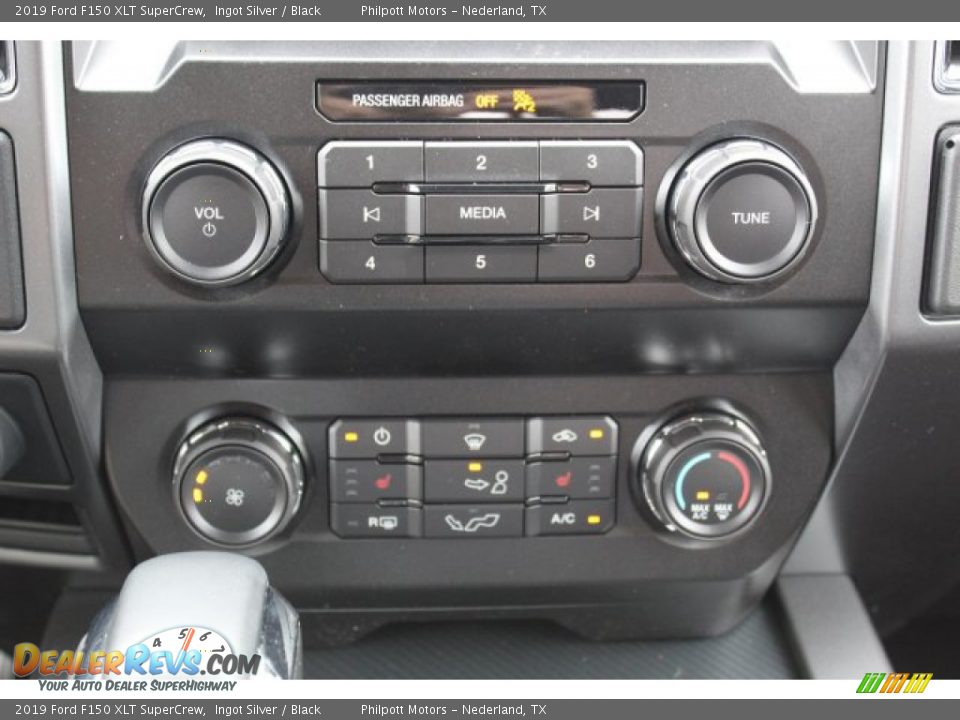 Controls of 2019 Ford F150 XLT SuperCrew Photo #18